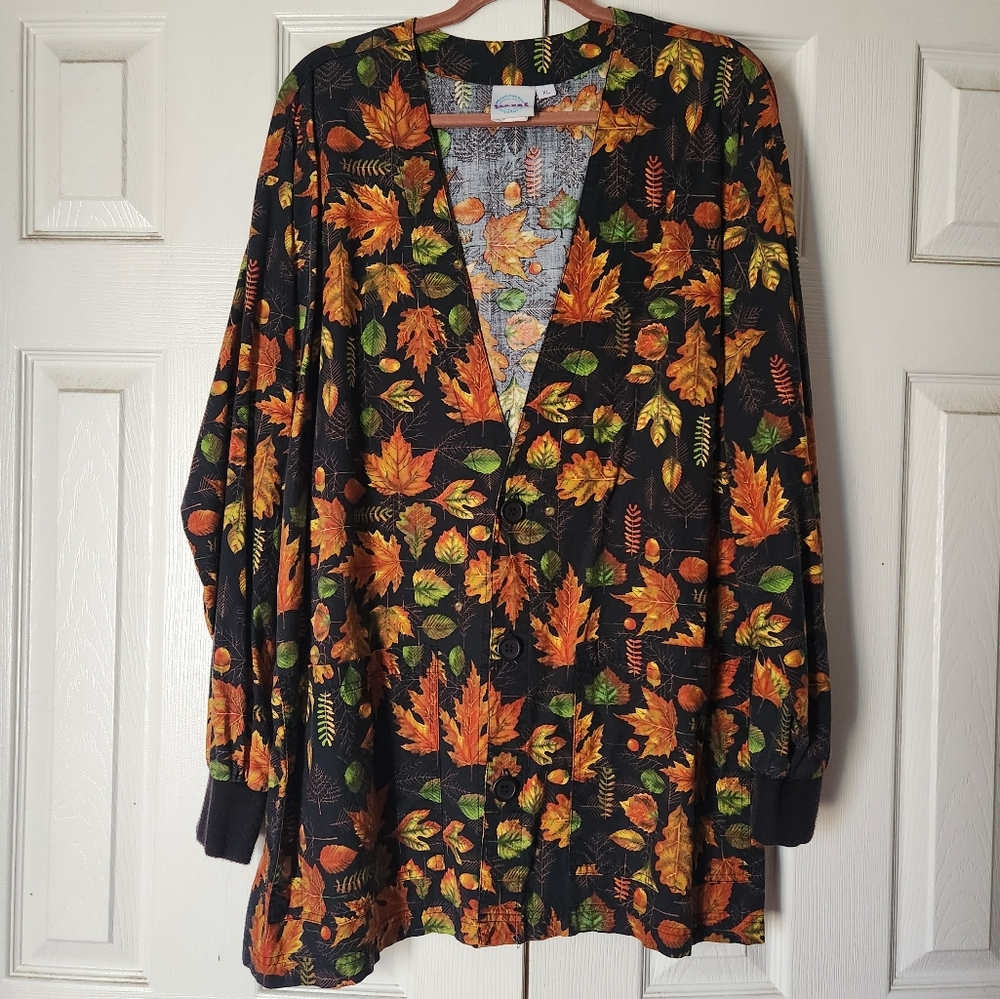 Beautiful Scrub Jacket with Fall Leaves Pattern, SCRUBS brand size XL EUC